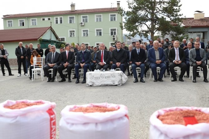 Tokat’ta 2 Bin 500 Çiftçiye Buğday Tohumu Dağıtıldı