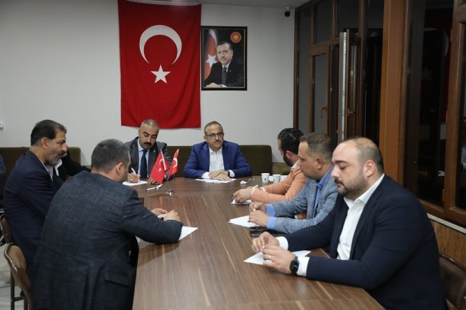 Ak Partili Sürekli, Torbalı’da Gençlerle Buluştu