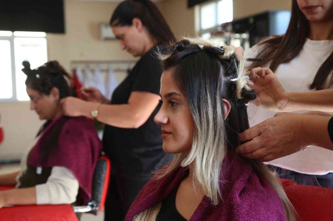 Tunceli’de Açılan 252 Kursta 5 Bin Kişi Meslek Öğrendi