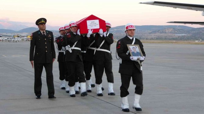 Ispartalı Şehidin Naaşı Memleketine Getirildi