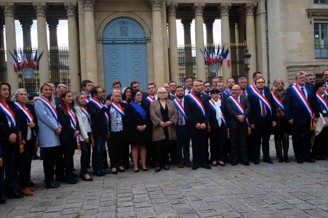 Ulusal Birlik Partisi Lideri Le Pen: "Bir Yasa Var Ancak Uygulanmıyor"