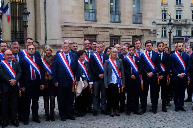 Ulusal Birlik Partisi Lideri Le Pen: "Bir Yasa Var Ancak Uygulanmıyor"