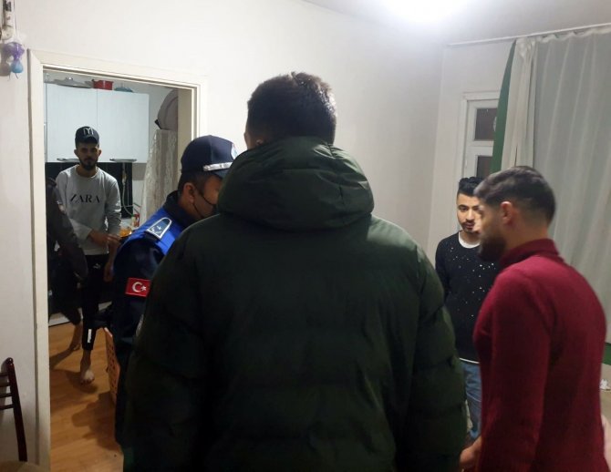 Zeytinburnu’nda Günübirlik Pansiyon Operasyonu: 350 Kaçak Göçmen Yakalandı