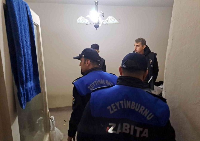 Zeytinburnu’nda Günübirlik Pansiyon Operasyonu: 350 Kaçak Göçmen Yakalandı