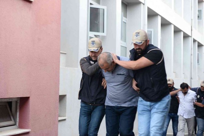 Adana’da 9 Fetö Kuryesi Tutuklandı