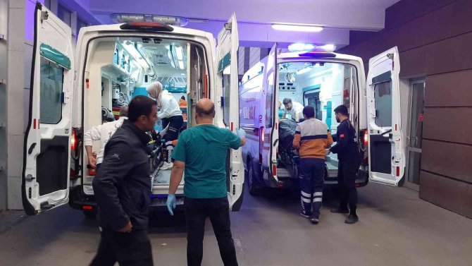 Adıyaman’da 3 Otomobil Çarpıştı: 1 Ölü, 10 Yaralı