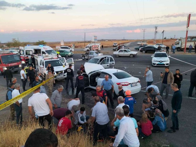 Adıyaman’da 3 Otomobil Çarpıştı: 1 Ölü, 10 Yaralı