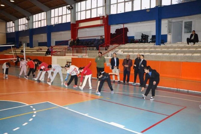 Kaymakam Gençlere Sporun Faydalarını Anlattı
