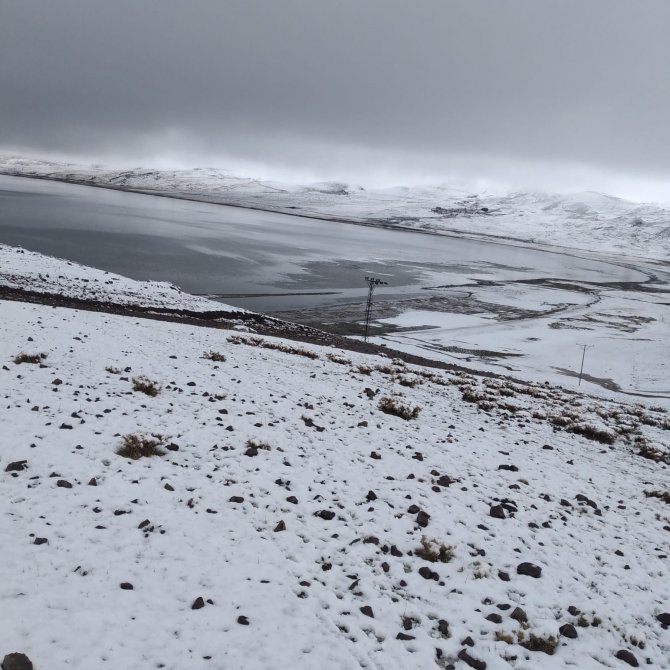Ağrı’nın Yüksek Kesimleri Karla Kaplandı