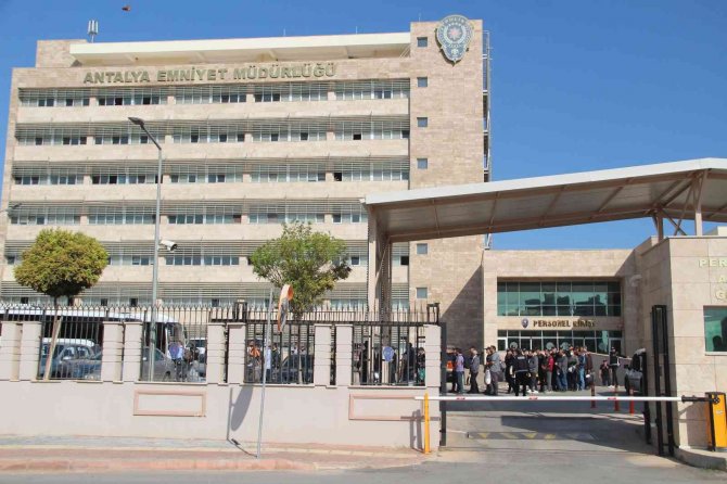 Antalya Merkezli 10 İlde Düzenlenen Fetö Operasyonunda Yakalanan 102 Şüpheliden, 32’sine Tutuklama