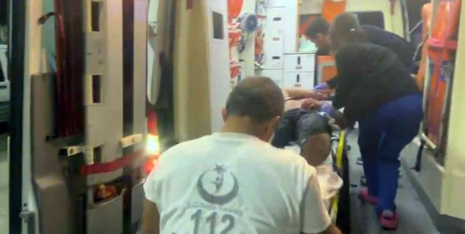 Antalya’da 4 Kişinin Saldırısında Bıçakla Yaralanan Genç Benzinliğe Sığındı