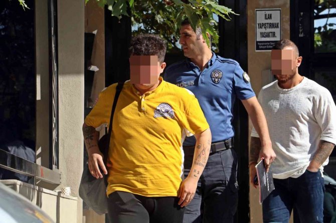 Öğrencisi Evinde Ölü Bulunan Şahsın Öğretmenlikle İlişiği Kesildi