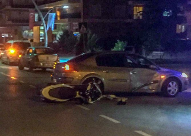 Otomobille Motosiklet Çarpıştı: 2 Yaralı