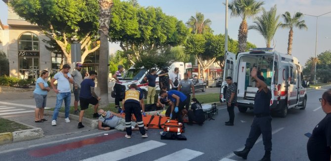 Yaya Geçidinde Motosikletin Çarptığı Polonyalı Turistler Yaralandı