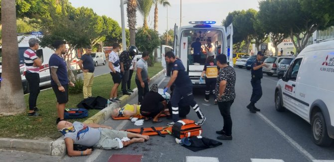 Yaya Geçidinde Motosikletin Çarptığı Polonyalı Turistler Yaralandı