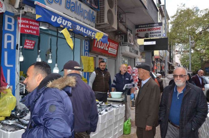 Karadeniz’de Palamut Bereketi: 3 Tanesi 100 Tl