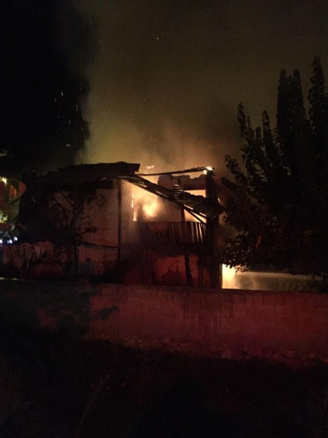 Burdur’da Ev Yangını