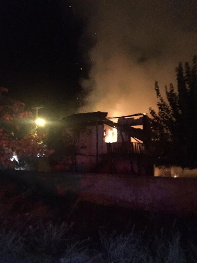 Burdur’da Ev Yangını