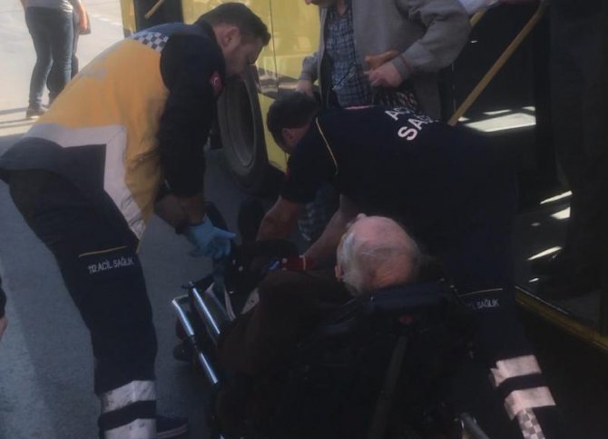 Otobüste Rahatsızlanan Yolcu Ambulansla Hastaneye Kaldırıldı