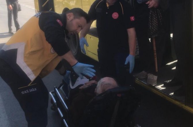 Otobüste Rahatsızlanan Yolcu Ambulansla Hastaneye Kaldırıldı