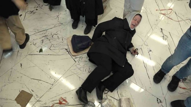 Bursa’da Alışveriş Çılgınlığı...birbirlerini Ezdiler