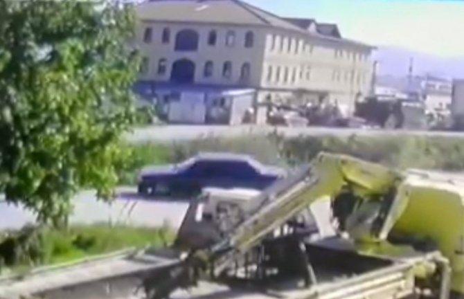 Bursa’da Otomobil Dereye Uçtu, 2 Kişi Yaralandı: O Anlar Kamerada