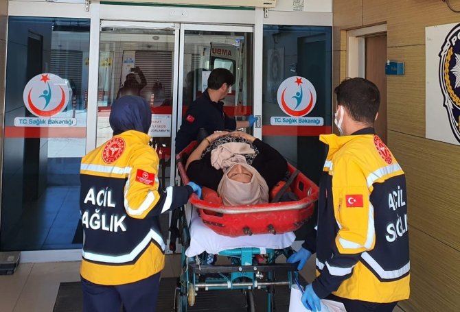 Bursa’da Otomobil Dereye Uçtu, 2 Kişi Yaralandı: O Anlar Kamerada