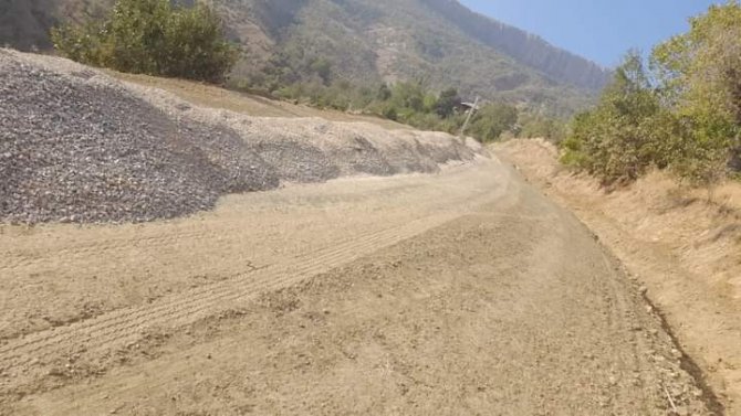 Derecik’te Yol Yapım Çalışmalarına Hız Verildi