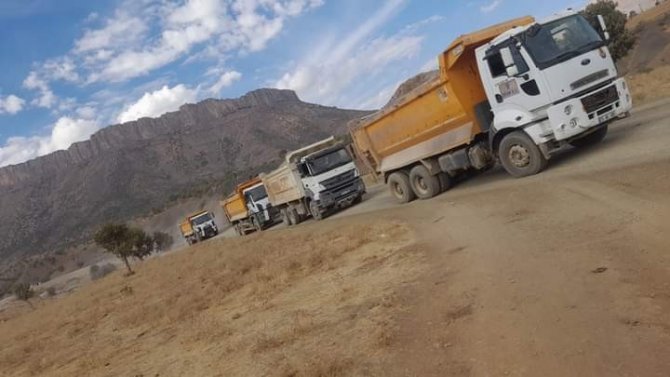 Derecik’te Yol Yapım Çalışmalarına Hız Verildi