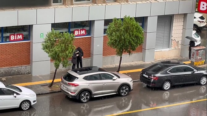 Diyarbakır’da Sağanak Yağış Etkili Oldu