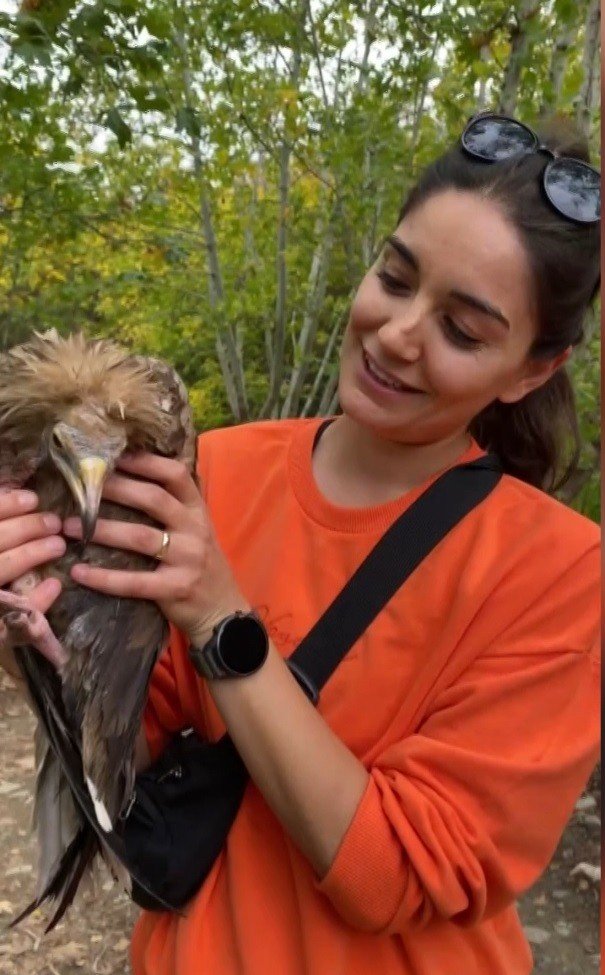 Doğa Yürüyüşü Sırasında Bitkin Düşen Akbaba Buldular