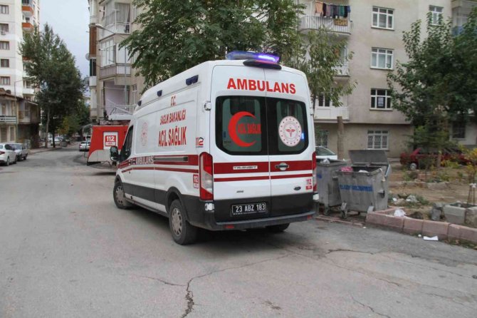 Elazığ’da Fıkra Gibi Olay: Haber Alınamayan Çocuğun Evinde Kulaklıkla Uyduğu Ortaya Çıktı