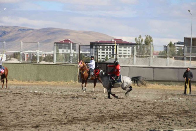 Erzurum’da Cirit 1. Lig Müsabakaları Devam Ediyor