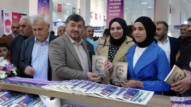 Giresun’da “Cumhuriyeti Bilgiyle Yükseltelim” Temalı Kitap Fuarı Açıldı