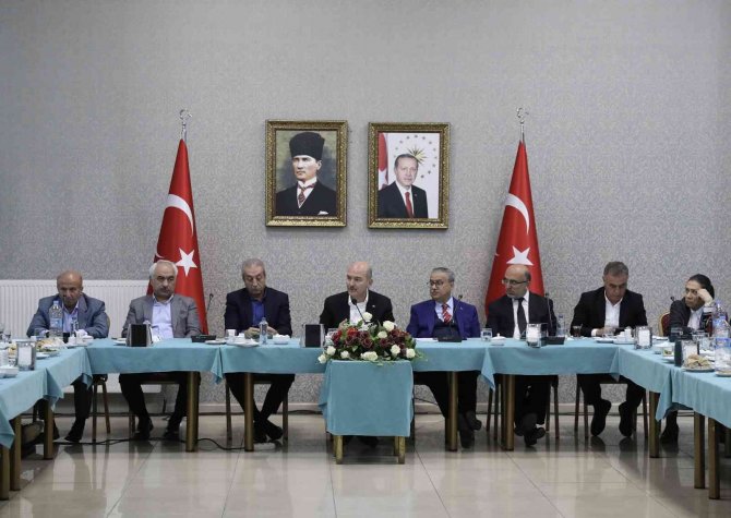 Bakan Soylu Diyarbakır’da Kanaat Önderleriyle Bir Araya Geldi