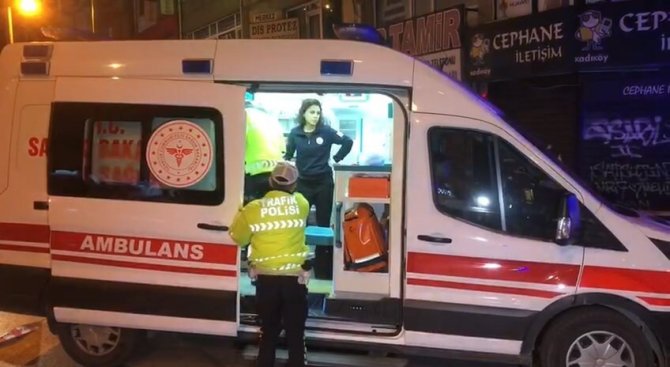 Kadıköy’de Hızını Alamayan Otomobil Takla Attı: 2 Yaralı
