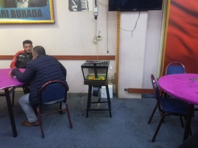 Mührü Bozarak Tekrar Kumar Oynattılar, Jandarmaya "Hoş Geldiniz" Diyerek Kapıyı Açtılar