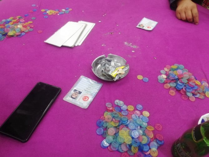 Mührü Bozarak Tekrar Kumar Oynattılar, Jandarmaya "Hoş Geldiniz" Diyerek Kapıyı Açtılar