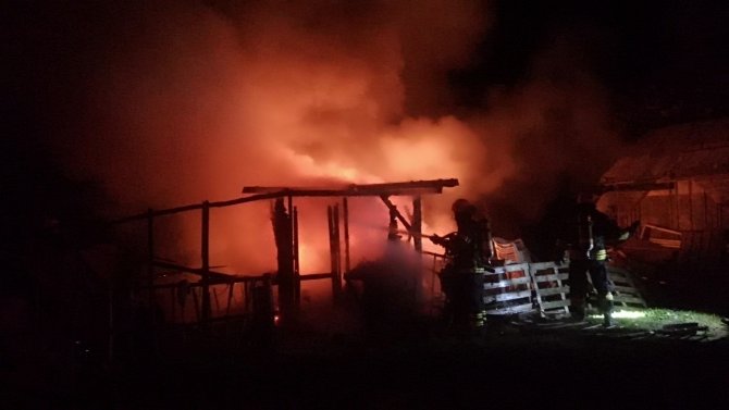 Kocaeli’de Elektrik Sobasından Çıkan Yangında Baraka Alevlere Teslim Oldu