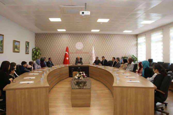 Öğrenciler Yurt Dışı İzlenimlerini Müdür Başyiğit’e Aktardılar