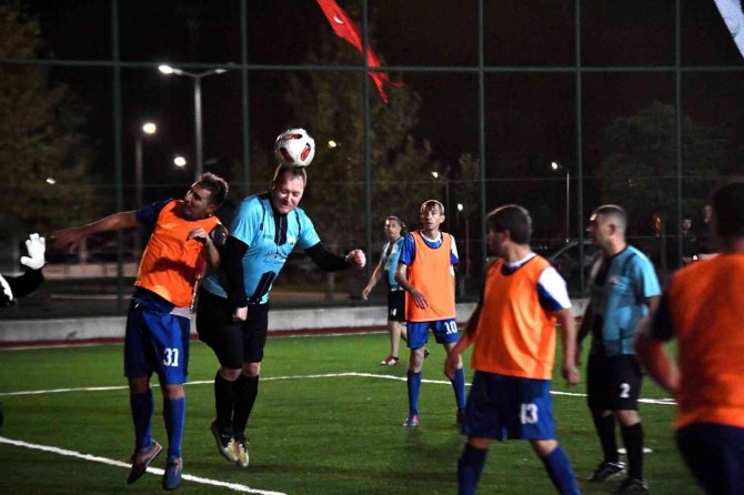 Osmangazi Belediyesi Birimler Arası Futbol Turnuvası Başladı