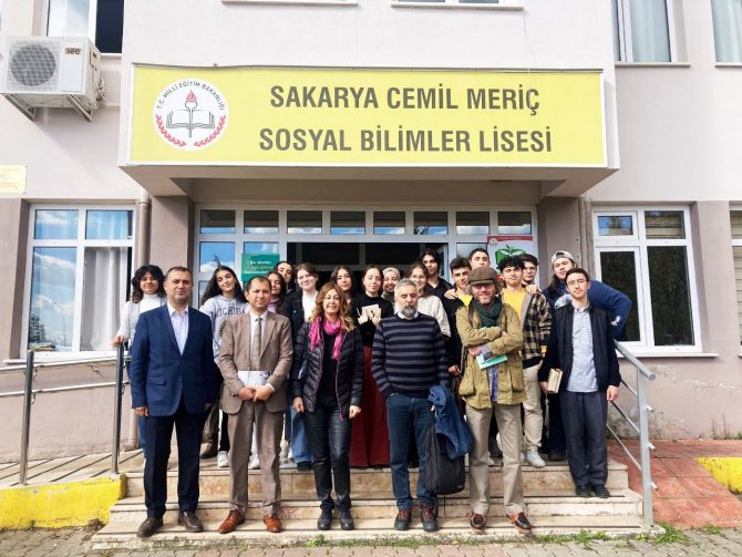 Dünya Şairleri Liselerde Şiiri Konuştu