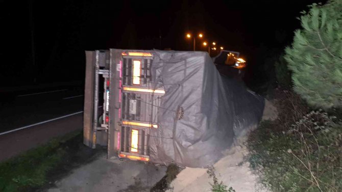 Samsun’da Tır Devrildi: 1 Yaralı