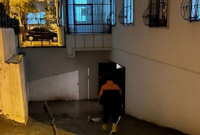 Siirt’te Sağanaktan Etkilenen 64 Yapının Su Tahliyesi Tamamlandı