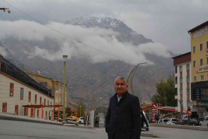 Sümbül Dağı Zirvesine Mevsimin İlk Karı Düştü