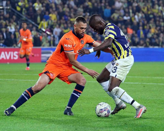 Spor Toto Süper Lig: Fenerbahçe: 1 - Medipol Başakşehir: 0 (Maç Sonucu)