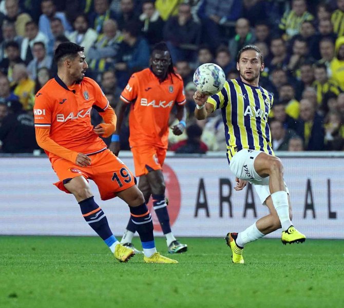 Spor Toto Süper Lig: Fenerbahçe: 0 - Medipol Başakşehir: 0 (İ̇lk Yarı)