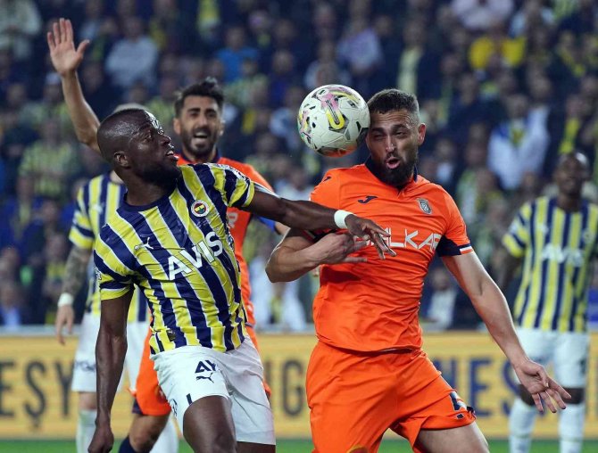 Spor Toto Süper Lig: Fenerbahçe: 0 - Medipol Başakşehir: 0 (İ̇lk Yarı)