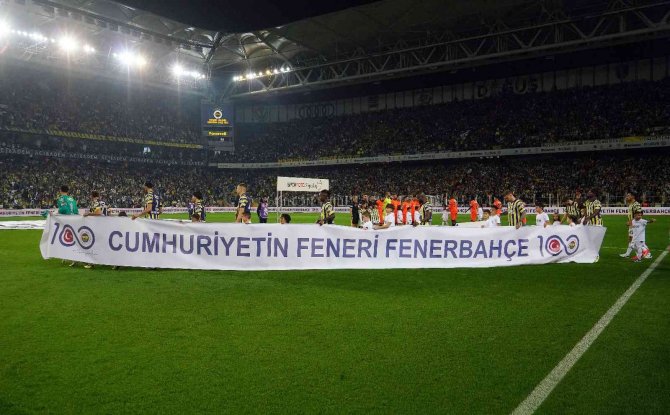 Spor Toto Süper Lig: Fenerbahçe: 0 - Medipol Başakşehir: 0 (Maç Devam Ediyor)