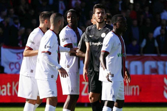 Spor Toto Süper Lig: Ümraniyespor: 1 - Fatih Karagümrük: 1 (İ̇lk Yarı)